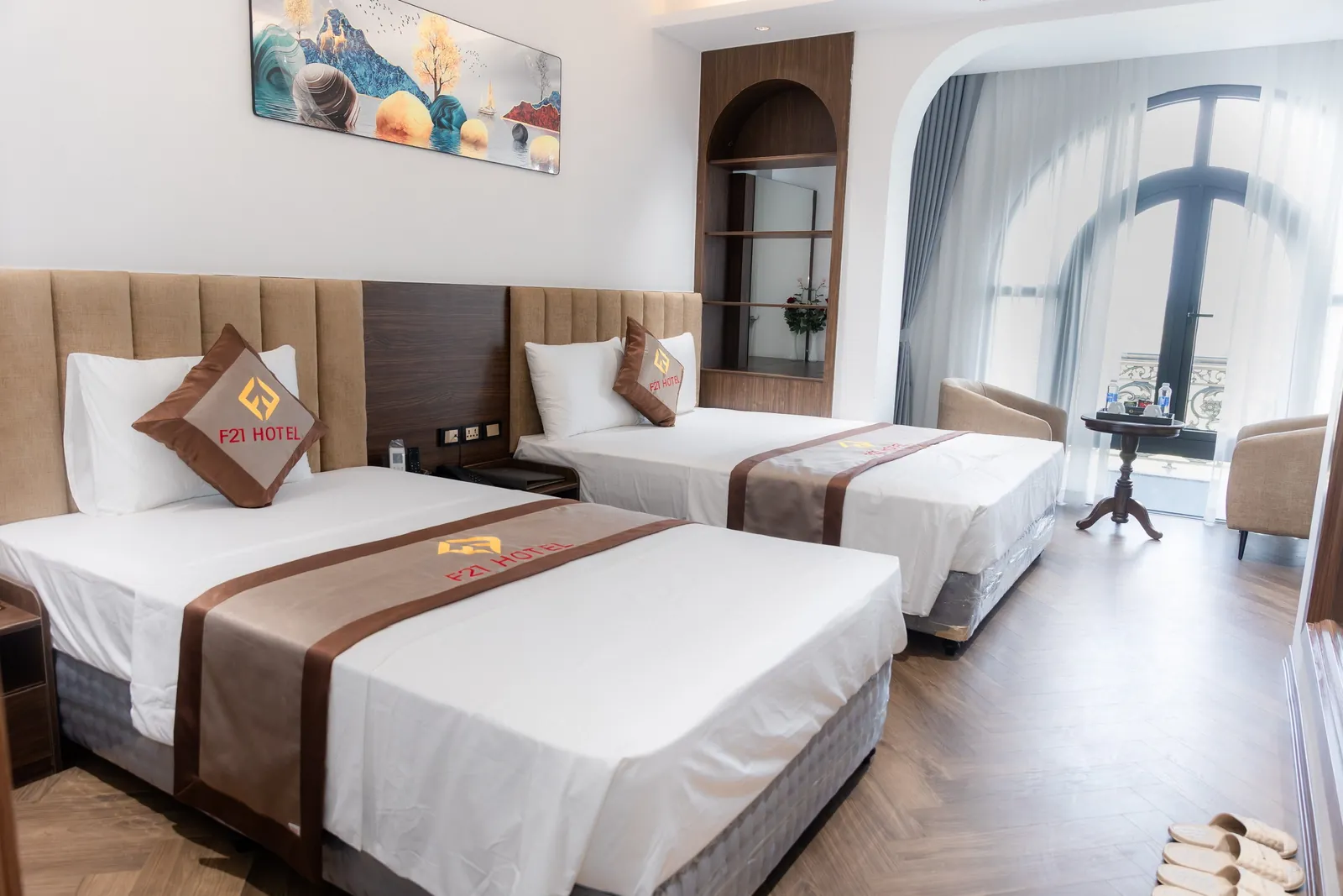 Phòng Đôi 4 người cạnh cửa sổ vòm